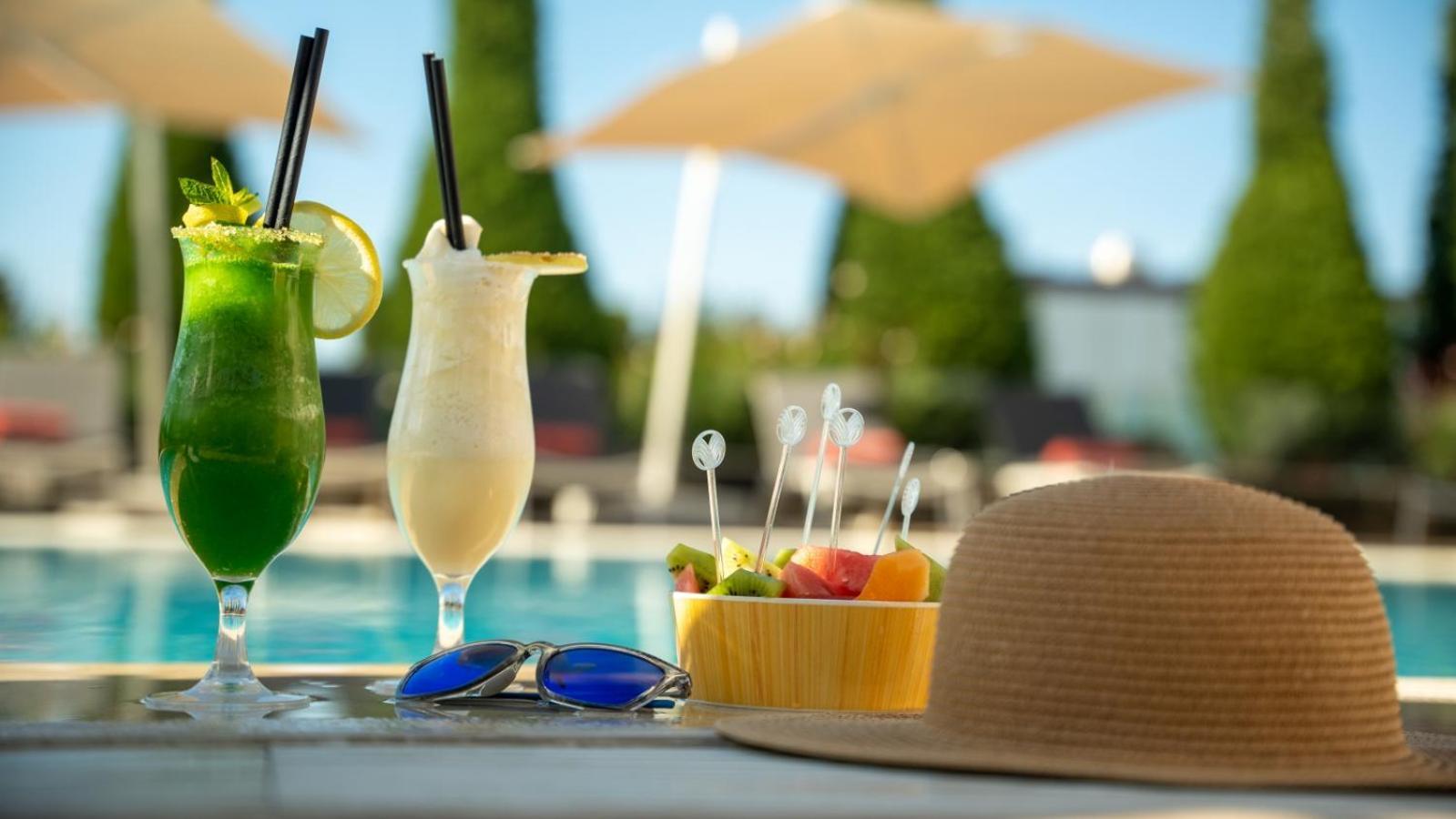 The Abdali Boulevard Hotel Amman Zewnętrze zdjęcie Poolside at the hotel