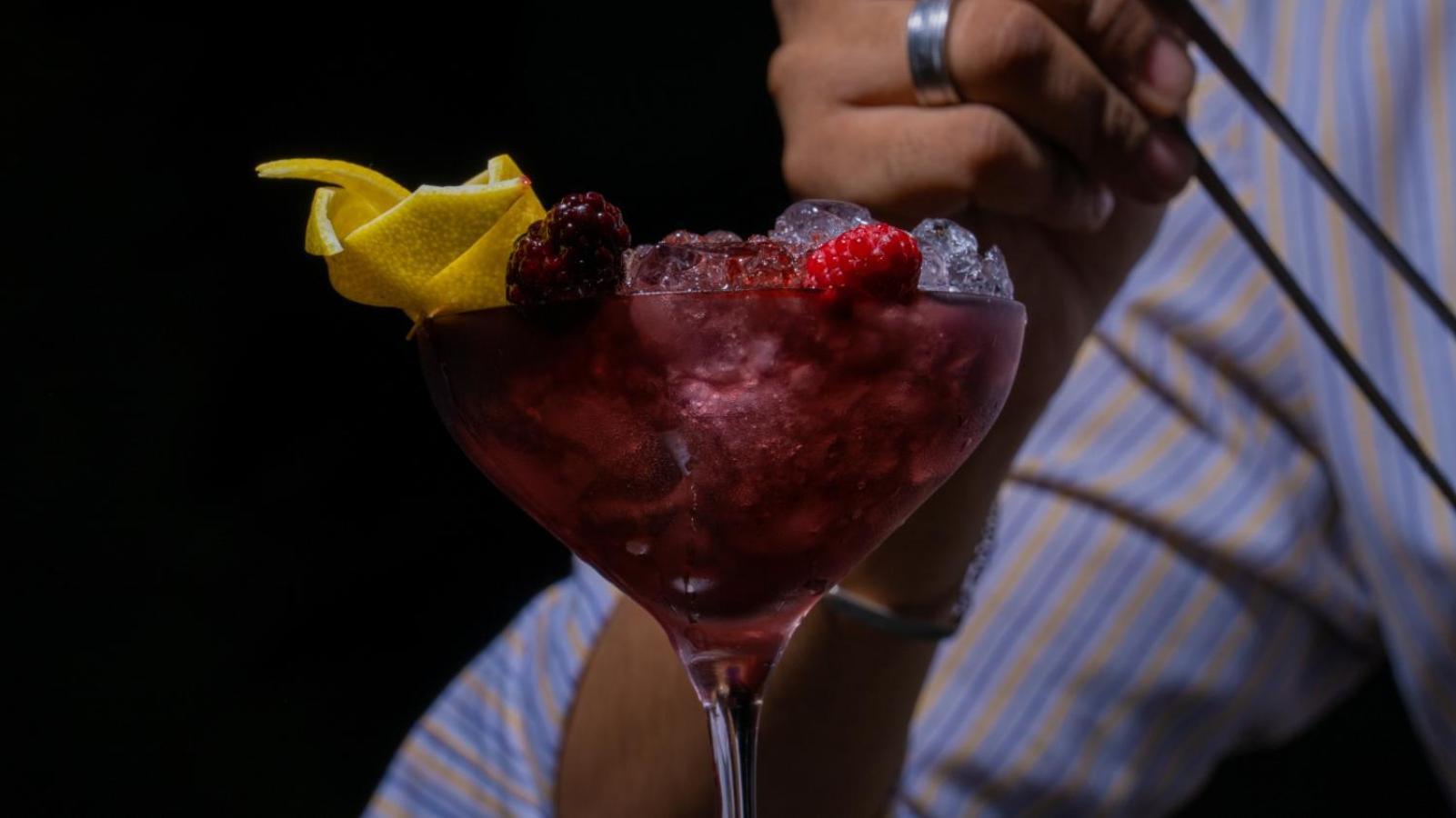 The Abdali Boulevard Hotel Amman Zewnętrze zdjęcie A Kir Royale cocktail