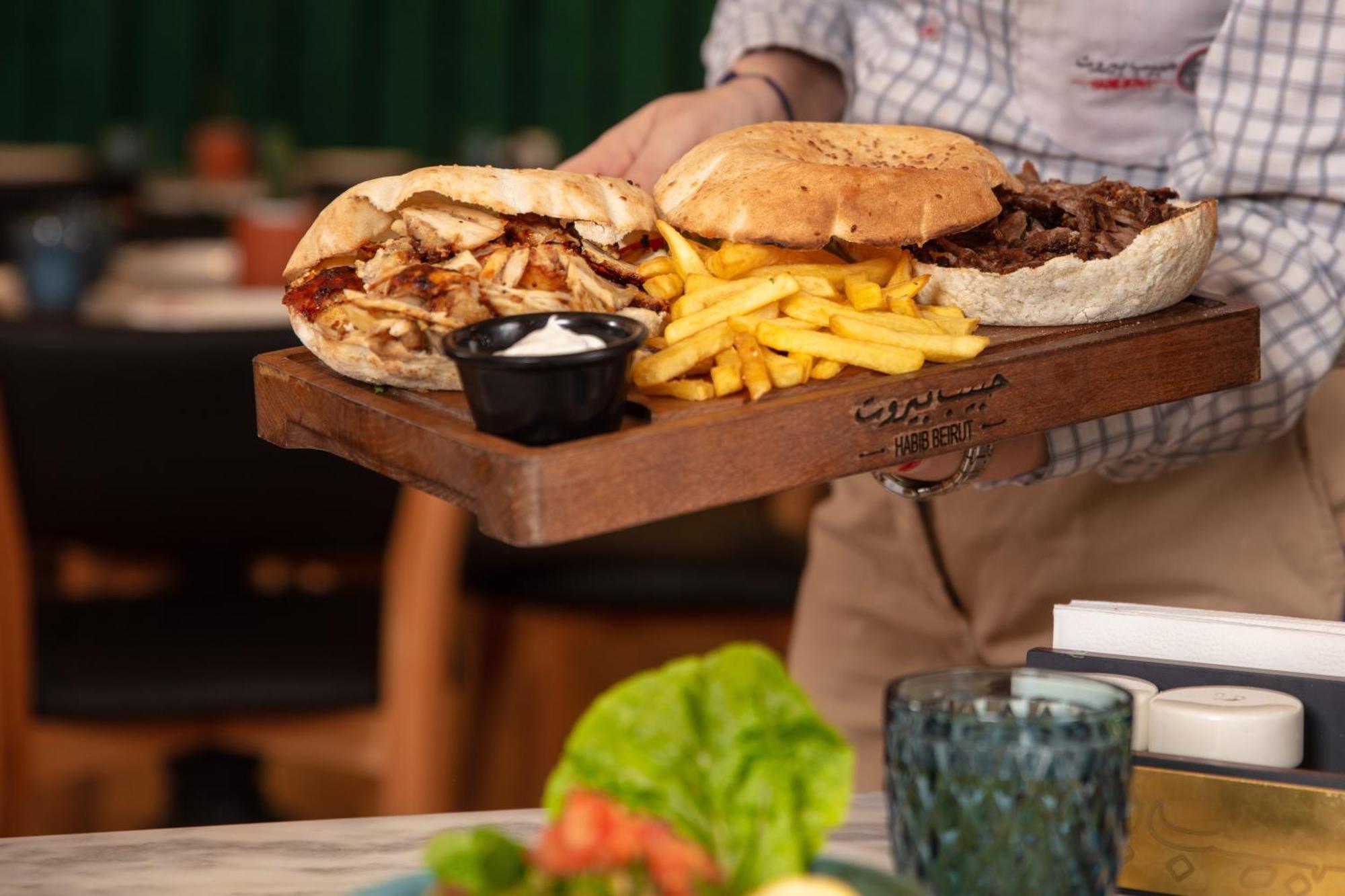 The Abdali Boulevard Hotel Amman Zewnętrze zdjęcie A shawarma