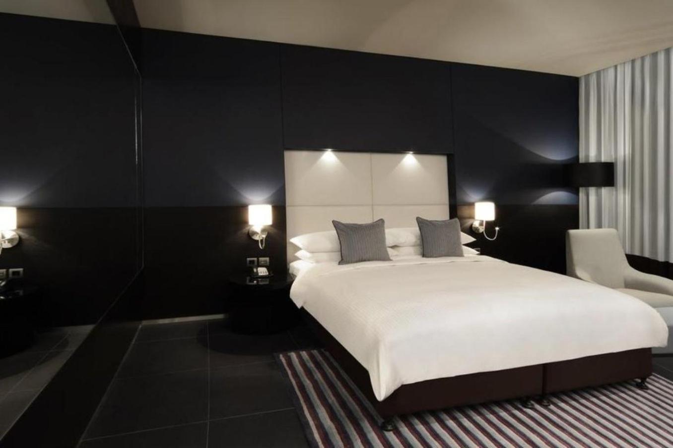 The Abdali Boulevard Hotel Amman Zewnętrze zdjęcie A bedroom at the Mandarin Oriental, Munich